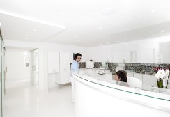 reception-corian-ljus